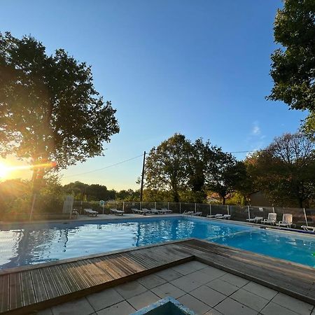 Emplacement Tente Camping Car Saint-Aubin-de-Nabirat Екстериор снимка