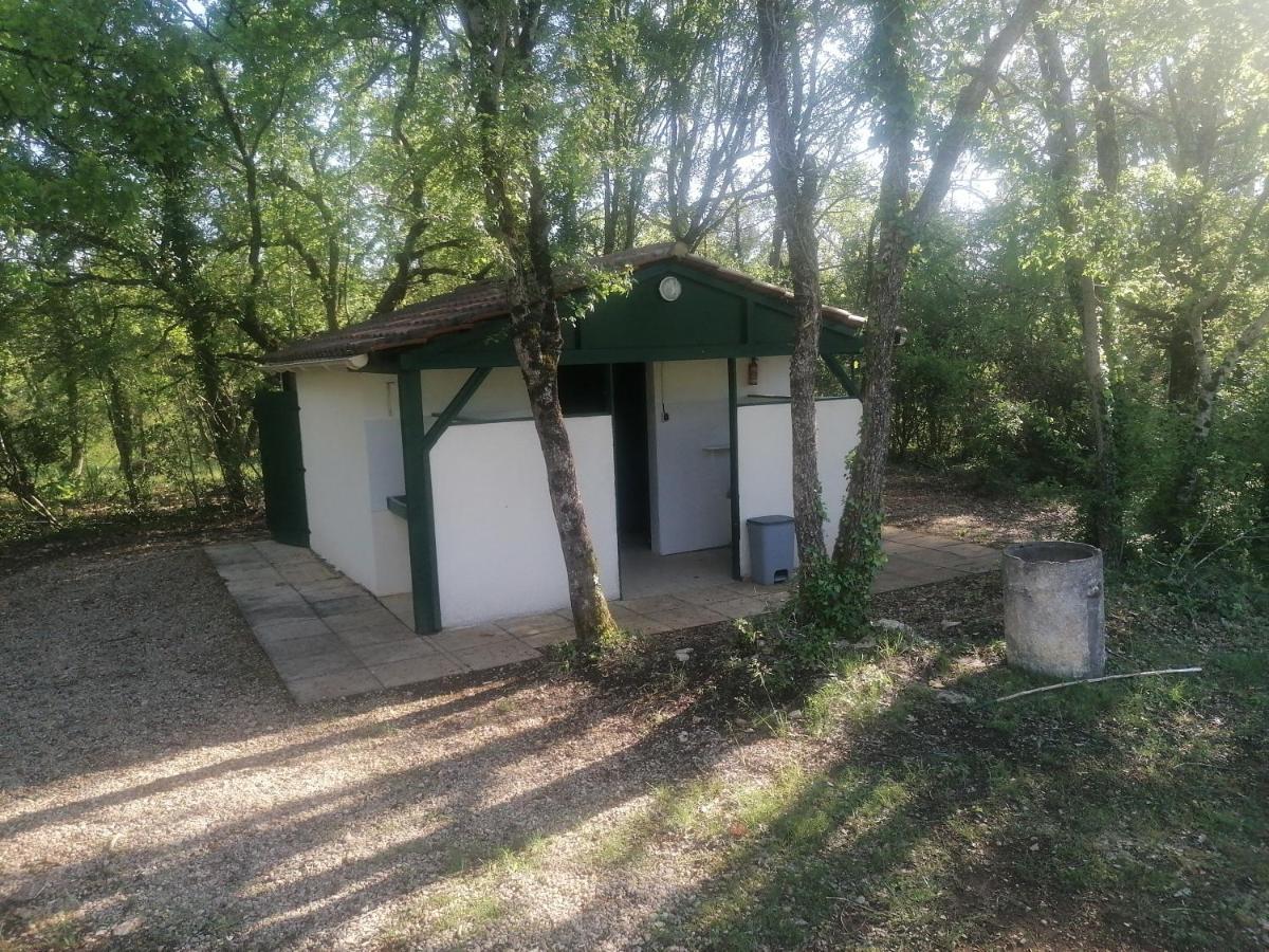 Emplacement Tente Camping Car Saint-Aubin-de-Nabirat Екстериор снимка