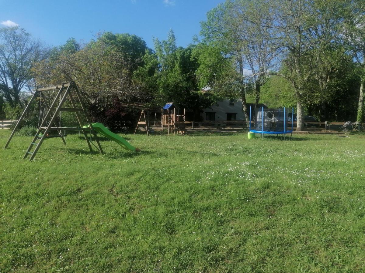 Emplacement Tente Camping Car Saint-Aubin-de-Nabirat Екстериор снимка